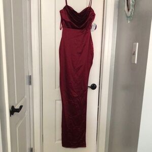 Windsor Burgundy Spaghetti Strap Sweetheart Gown - will steam before shipping
